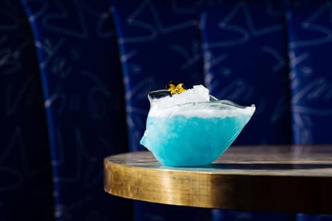 W London — bar