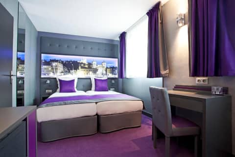 Hotel des Savoies Lyon Perrache — hotel room