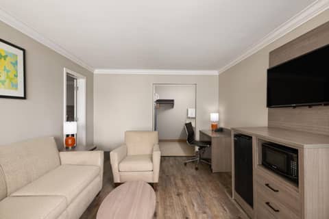 Solara Inn and Suites — photo 2
