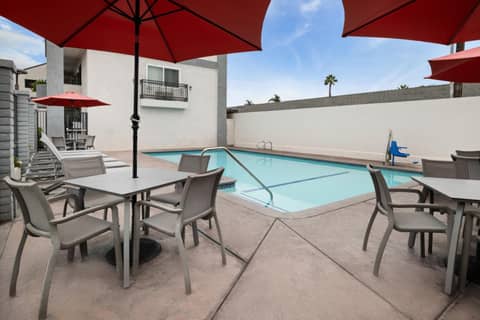 Solara Inn and Suites — photo 3