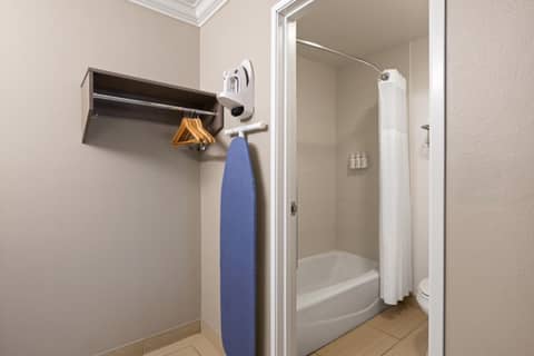 Solara Inn and Suites — photo 4