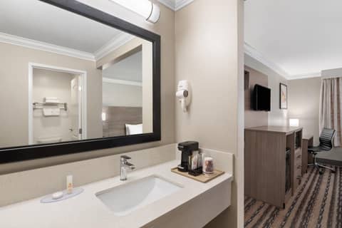 Solara Inn and Suites — photo 5