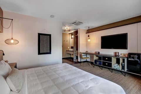 Mahala - 21 and Over - A Town & Desert Boutique Hotel — hotel room