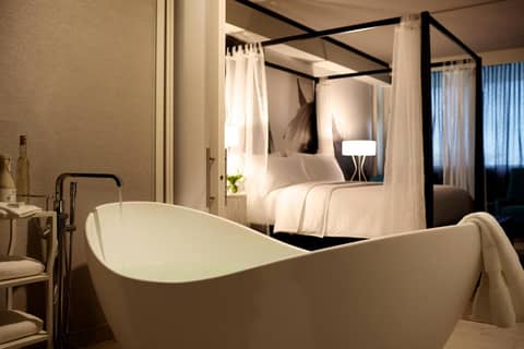 Archer Hotel Austin — bathroom