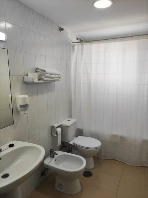 Apartamentos Puerta del Sur — bathroom