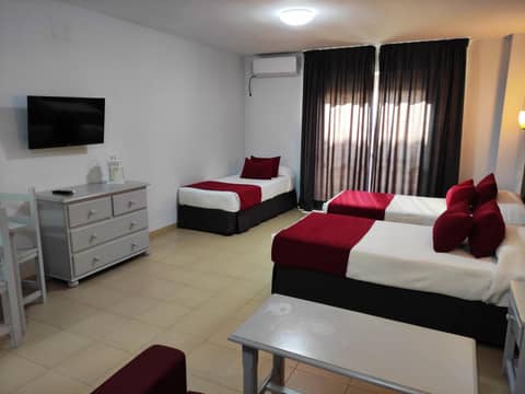 Apartamentos Puerta del Sur — hotel room