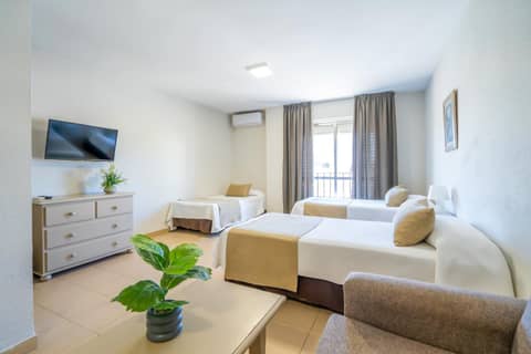 Apartamentos Puerta del Sur — hotel room