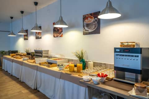 Apartamentos Puerta del Sur — dining
