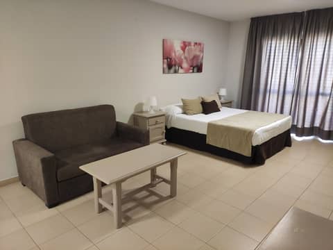 Studio, 1 Double Bed — the supplier's photograph