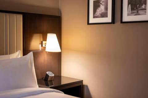 Renaissance Brussels Hotel — bedroom