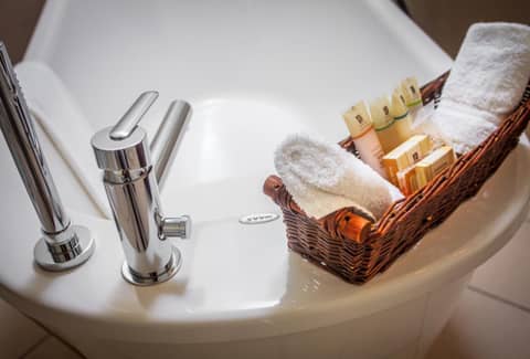 Hotel Bonaparte — bathroom