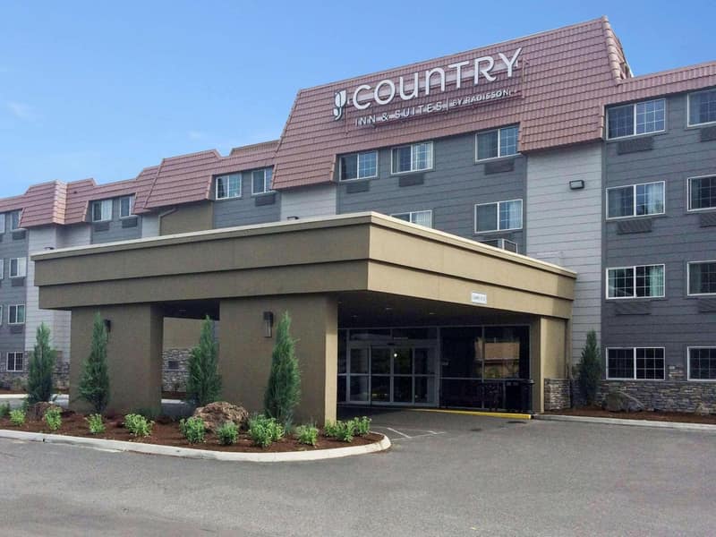 Country Inn & Suites by Radisson, Delta Park North Portland — building