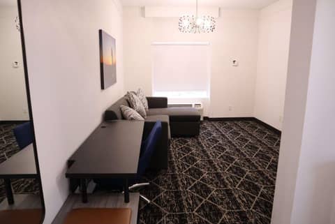 La Quinta Inn & Suites by Wyndham Houston Bush IAH South — photo 6