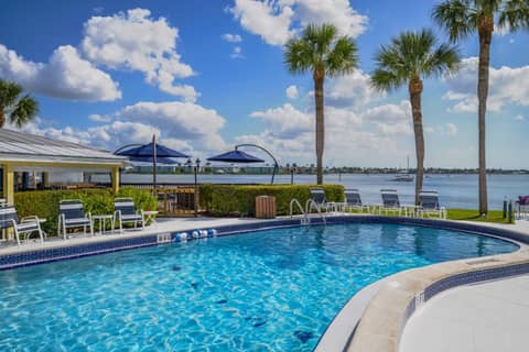 Hilton Vacation Club Charter Club Naples Bay — photo 3