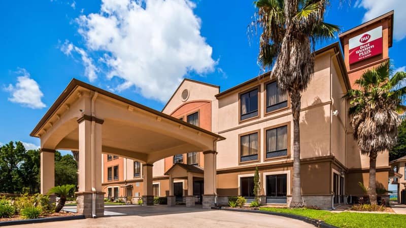Best Western Plus North Houston Inn & Suites — building