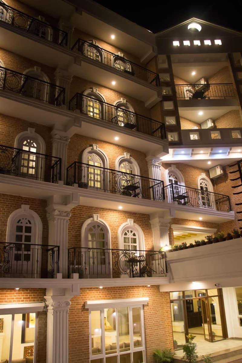 DOM Himalaya Hotel — building