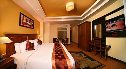 DOM Himalaya Hotel — hotel room