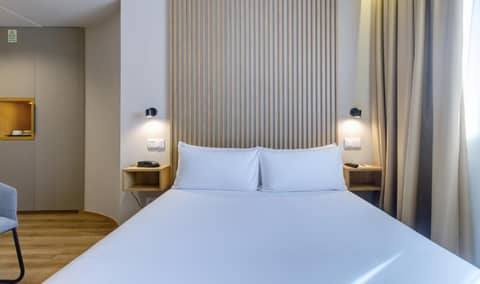 Select Porto — hotel room