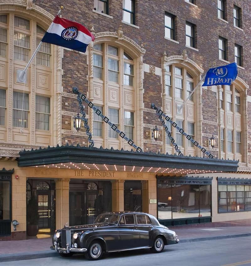 Hilton President Kansas City — building