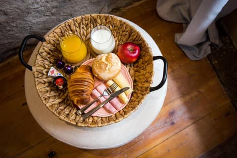 Laurear Guest House — dining