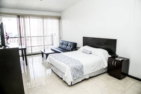 Suites DIOH — hotel room