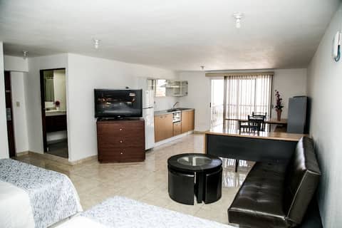 Suites DIOH — hotel room