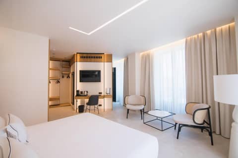 Puerta Serranos by MYR Hotels — hotel room
