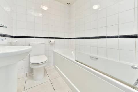 Euro Hotel — bathroom
