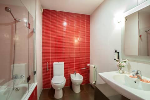 Hotel Granada by Pierre & Vacances — bathroom