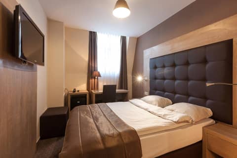 Hotel Villa Royale — hotel room