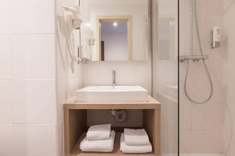 Hotel Villa Royale — bathroom