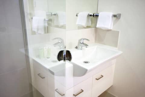 Domain Serviced Apartments — bathroom
