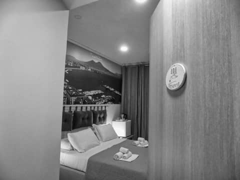 DUOMO 152 NAPOLI — hotel room