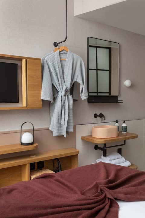 Inhabit Queen's Gardens a Member of Design Hotels — hotel room