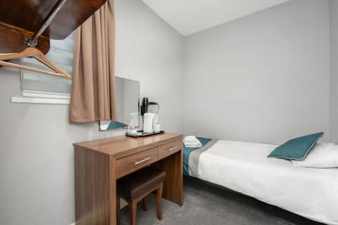 King Solomon Hotel- Golders Green — hotel room