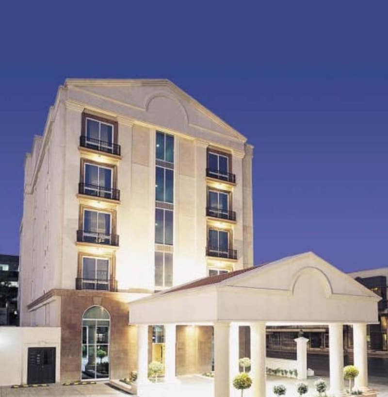 Hotel Parque Central — building