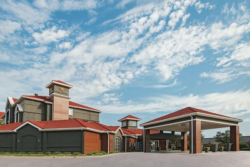 La Quinta by Wyndham Fort Worth City View — building