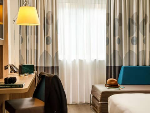Novotel London Bridge — hotel room