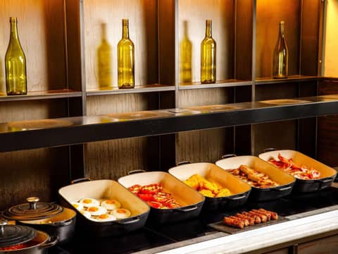 Novotel London Bridge — breakfast buffet