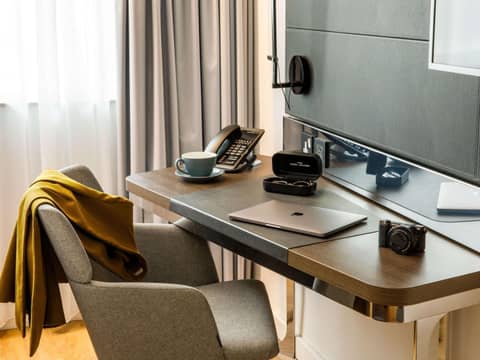 Novotel London Bridge — hotel reception