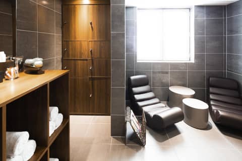 Novotel London Bridge — hotel reception
