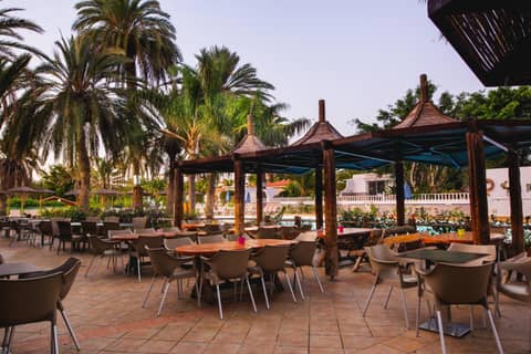 HL Miraflor Suites Hotel — dining