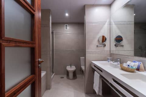 Hotel MS Maestranza Málaga Centro — bathroom