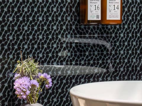 Mövenpick Zagreb — bathroom