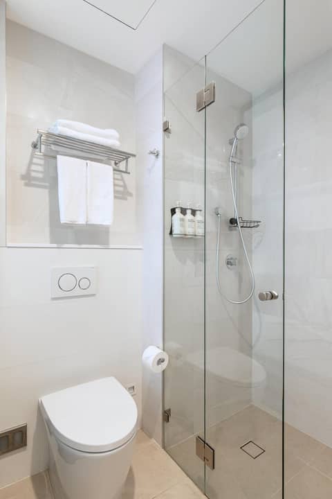 Kith Hotel Darling Harbour — bathroom