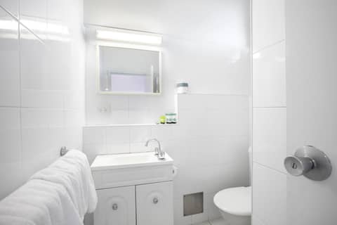 Meadow Inn Hotel-Motel — bathroom