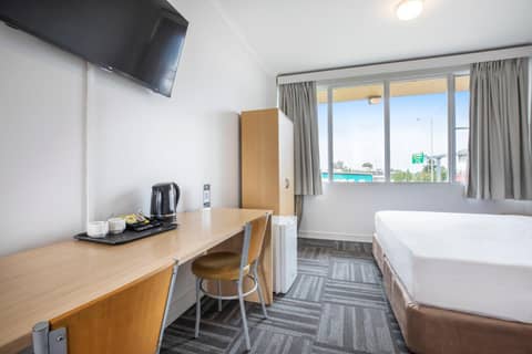 Meadow Inn Hotel-Motel — hotel room