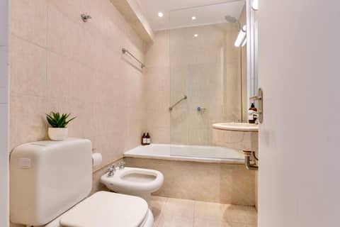 Modern Apartments in Puerto Madero — bathroom