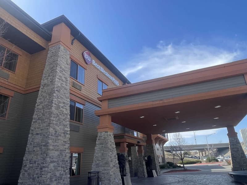 Best Western Plus KC Speedway Inn & Suites — photo 1