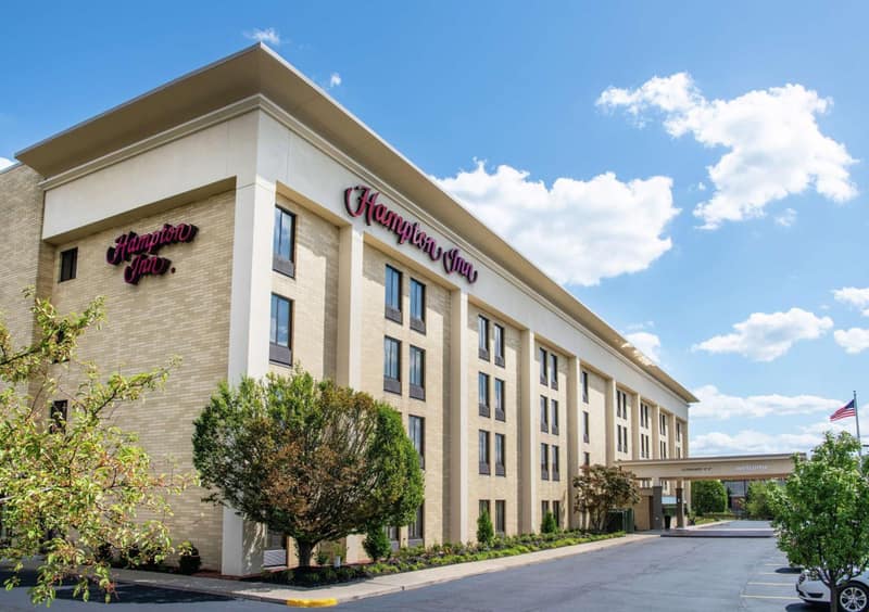 Hampton Inn Cleveland-Solon — building